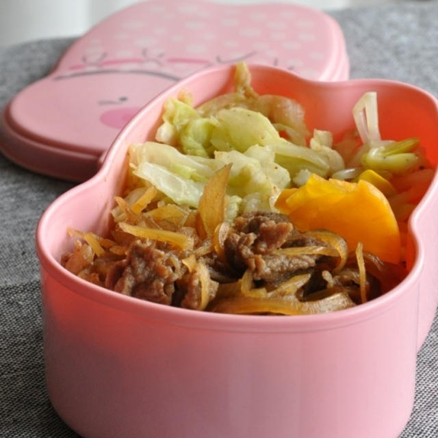 玉ねぎたっぷり韓国風牛しぐれ煮丼弁当。