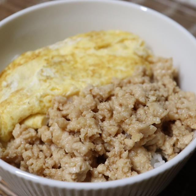 オムレツと相席 子供が好きな鶏そぼろ丼 By ママエリさん レシピブログ 料理ブログのレシピ満載