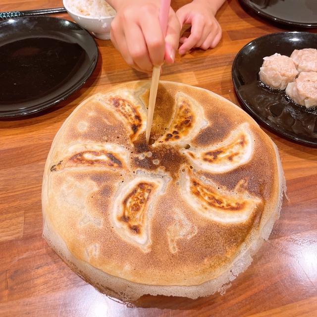 爆汁肉餃子を食べました〜！！