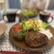 ハンバーグ✨パクチー✨レモン✨パセリ✨ソース✨で✨お家ごはん✨