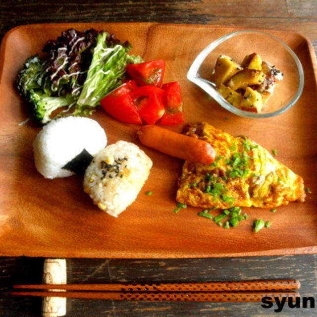 納豆オムレツとおにぎりのワンプレートで朝ごはん（連載記事を更新しました）