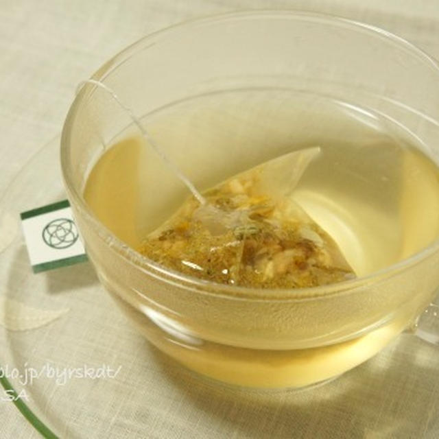 いただきもの（ハーブティ、お花、商売繁盛のお守り♪）