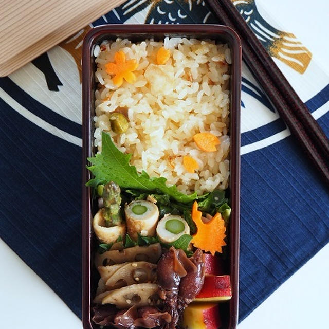 桜海老ごはんとアスパラの肉巻き弁当。
