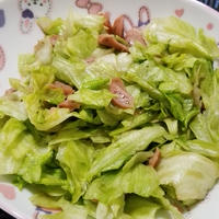 レタスとソーセージのわささんしょう和え