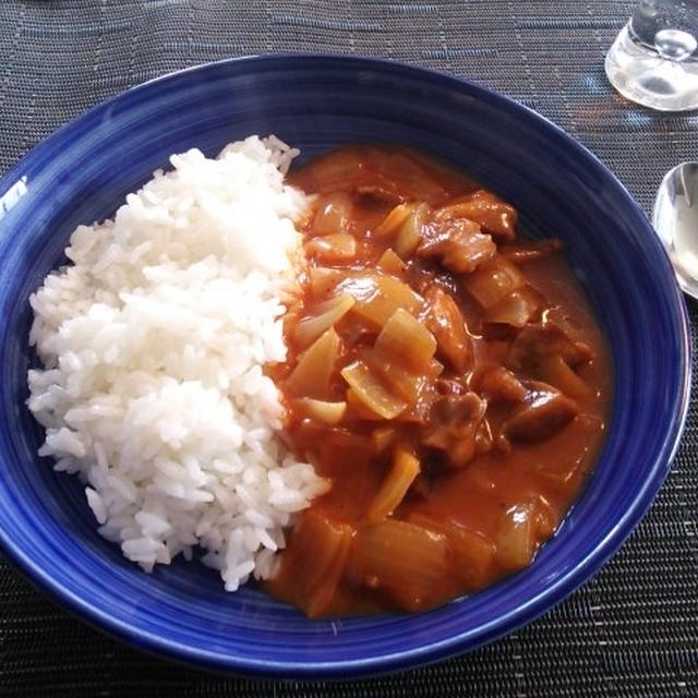 【1分で完成】焼き鳥の缶詰で作る、本格バターチキンカレー