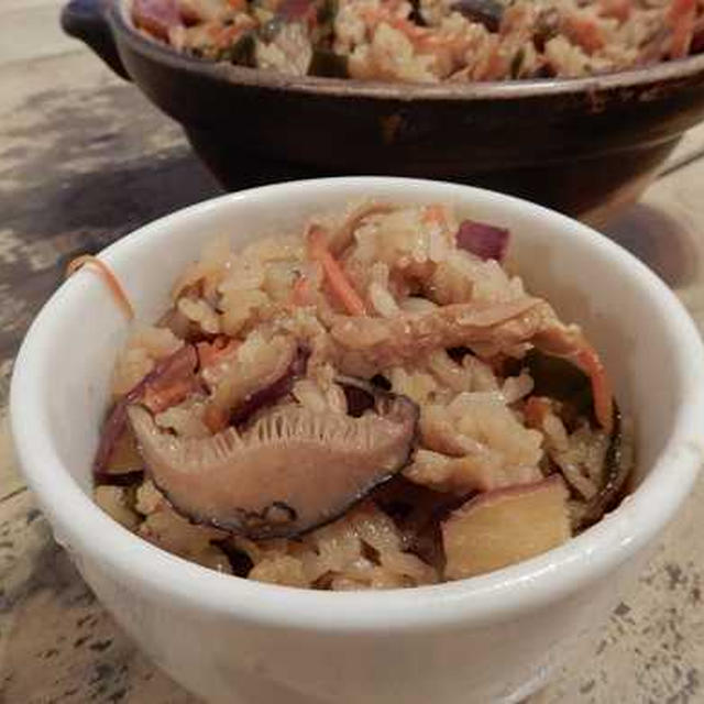 サツマイモと薄あげ入り土鍋の炊き込みご飯　レシピ