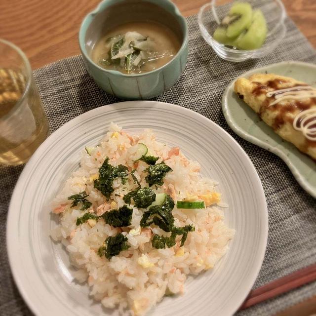 金曜日は残り物で工夫、サケ寿司の晩ごはん