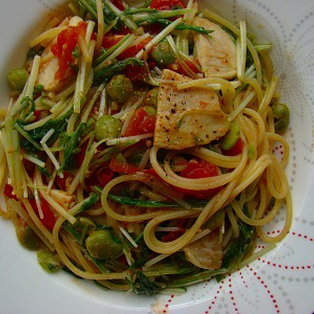 鶏ハムと塩えんどうと水菜のパスタ　/　偶然のおいしさを楽しむ