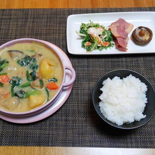 メインのレシピは先延ばし・・・かにかまと水菜の山葵風味サラダ♪・・♪