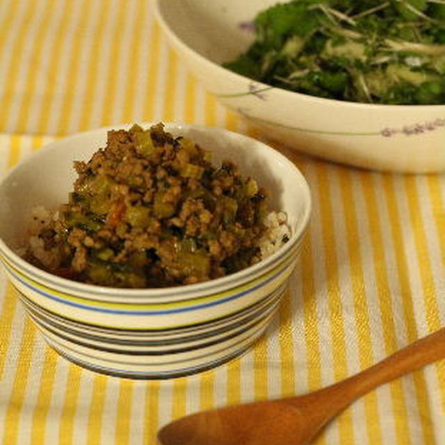 エコレシピ☆ひき肉とかぶの葉のカレー。と、パクチーサラダ。