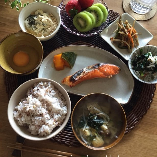 まごわやさしい♪素朴な朝ごはん。