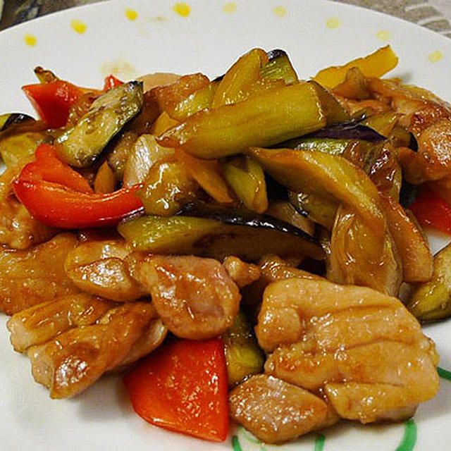 ご飯がススム☆茄子と鶏肉とパプリカの炒めもの