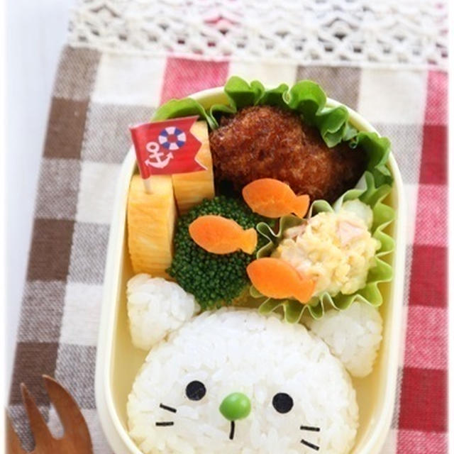 【白ねこちゃんのお弁当】