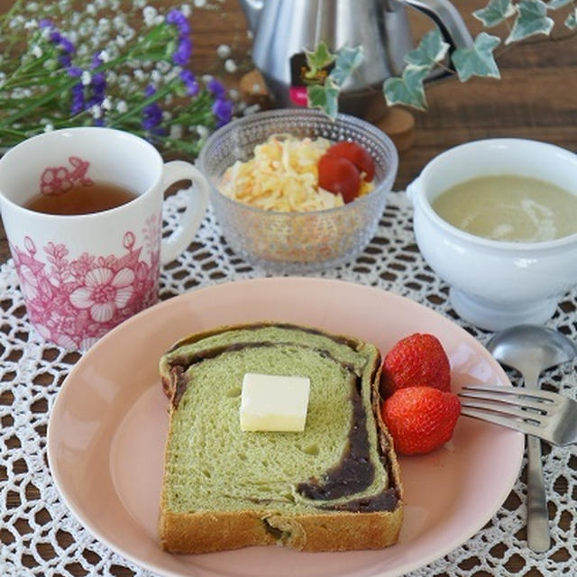 あん食パンでブランチ