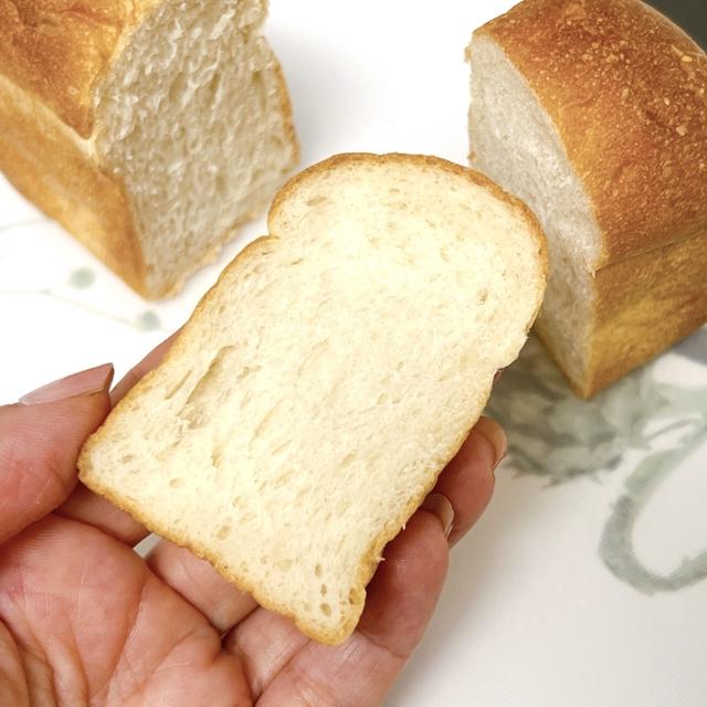 手のひらサイズの食パン。