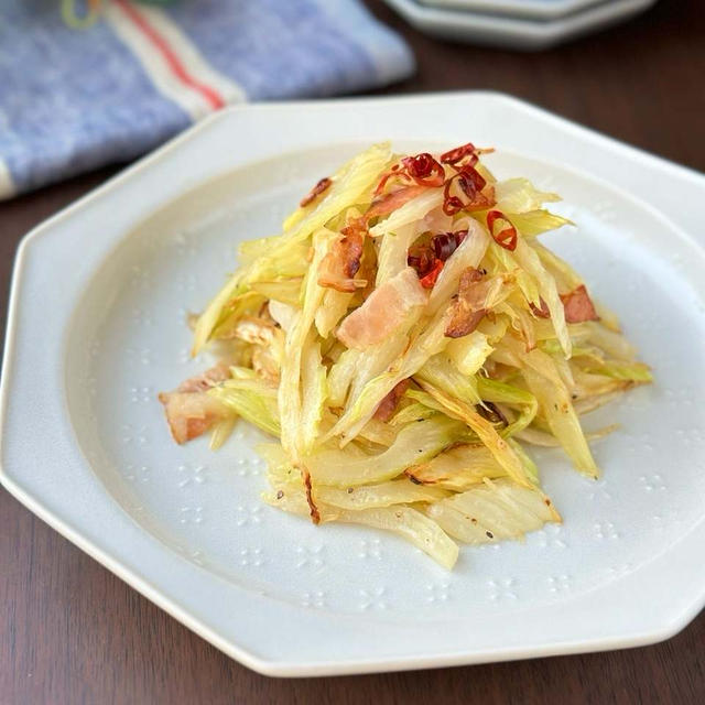 セロリ嫌いも食べたくなる☆シャキシャキセロリのペペロンチーノ