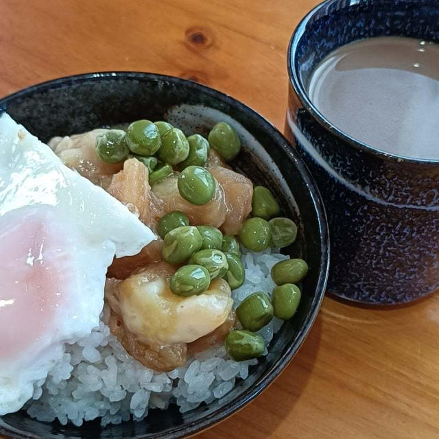 肉じゃがアレンジ丼で朝ごはん＼(^o^)／