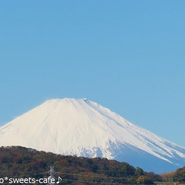 富士山も真っ白