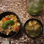 カラフルスタミナ丼と昨日の焼き鮭１プレート♪