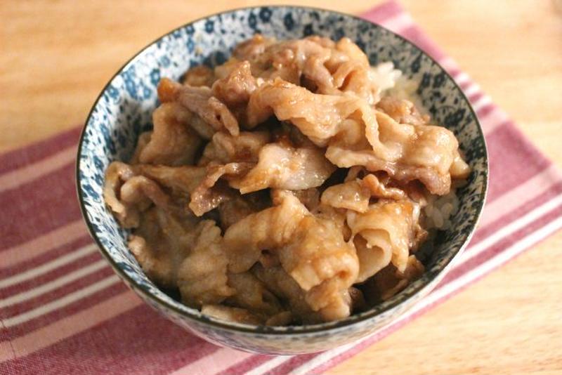 レンジで簡単レシピ。てりやき豚丼