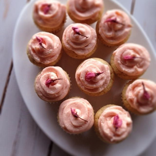 桜のカップケーキ By Cafe Irisさん レシピブログ 料理ブログのレシピ満載