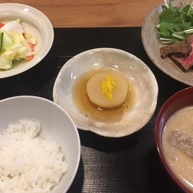 牛のたたきで定食