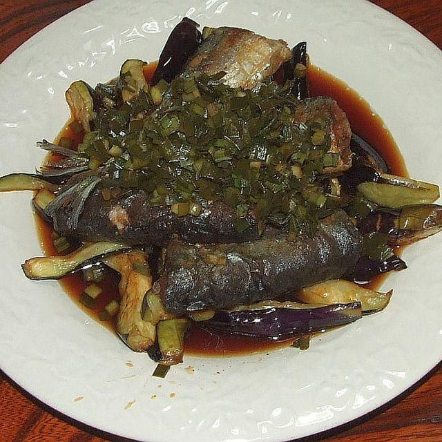 秋刀魚と茄子のニラソース＆牛肉と春雨のサラダ