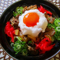 【忙しい日のランチレシピです】栄養満点！ＴKＧ牛丼♪