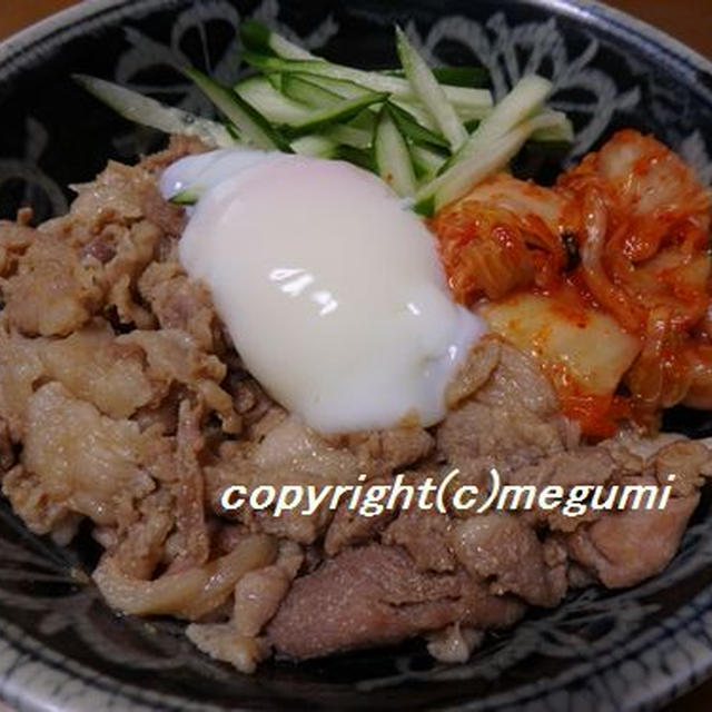 温泉卵のせ生姜焼き丼