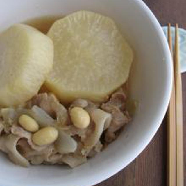 ほっこり和む♪大根と豚ばらの味噌煮込み。