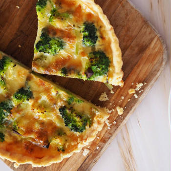 サクサク生地のブロッコリーとチーズのパイ Broccolipaj