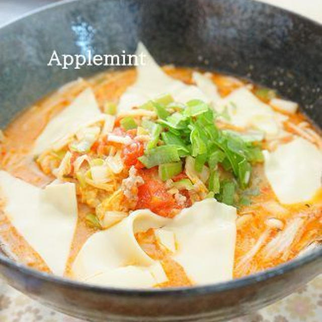 とろけるチーズのトマト風味坦々麺