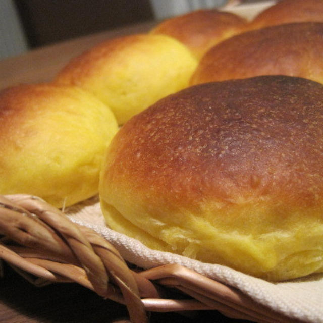 バターロールの変身！かぼちゃパン
