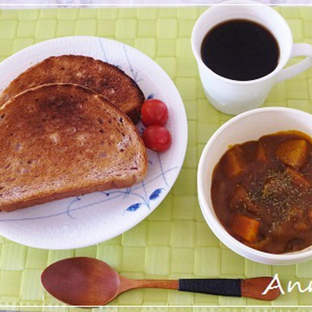☆五黒米ブレッド＆バリ辛カレーのモーニング☆