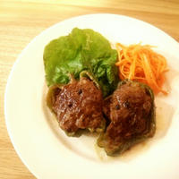 ホールのブラックペッパー入り　ピーマンの肉詰め