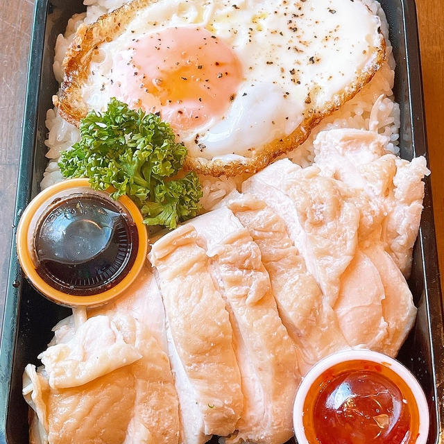 鶏のむね肉でハイナンチキンライス弁当です！！