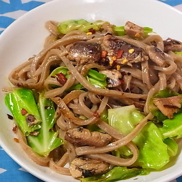 オイルサーディンと春キャベツのぺペロン全粒粉うどん