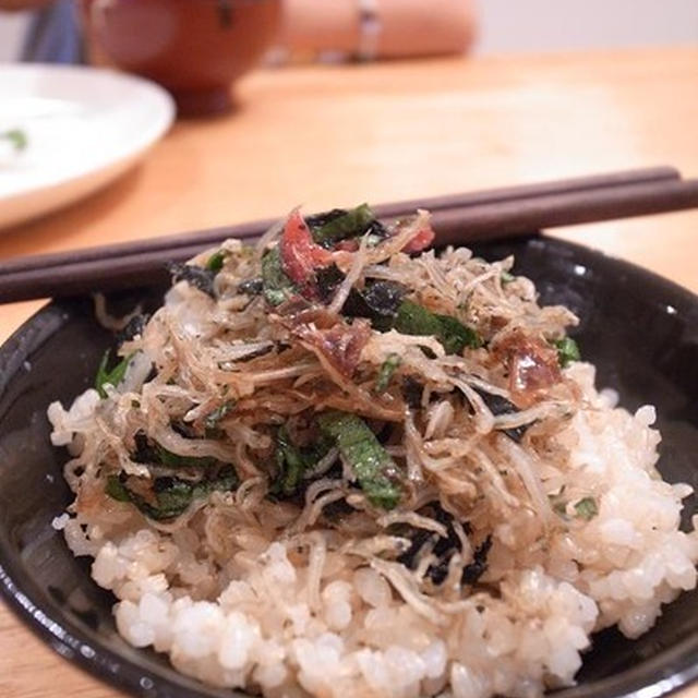 「梅じゃこ大葉まぜおかか」のっけごはん｜夏祭りの生中継