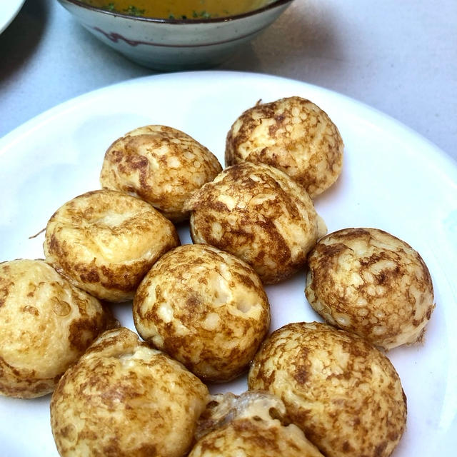 明石焼１０個２５０円！（だしは別途50円）　神戸水道筋商店街　明石焼トモエ　好きなご当地グルメ