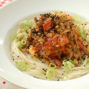 牛ひきとトマトのスパイシーそうめん
