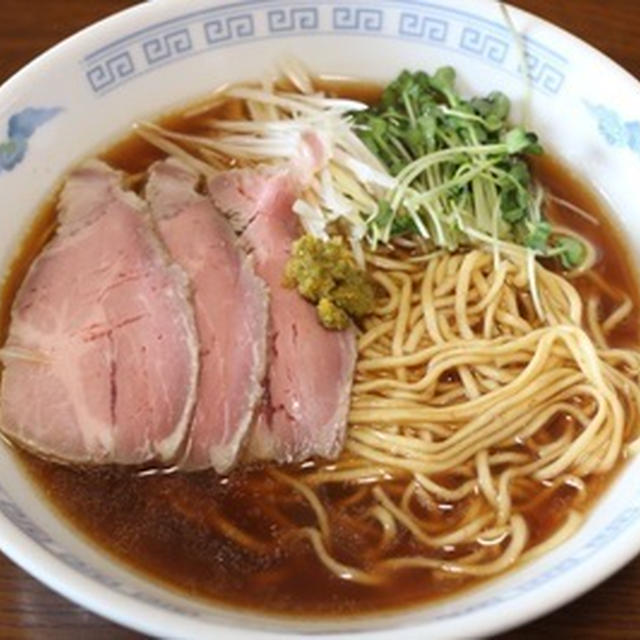 レアチャーシュー乗っけて今風のラーメン？