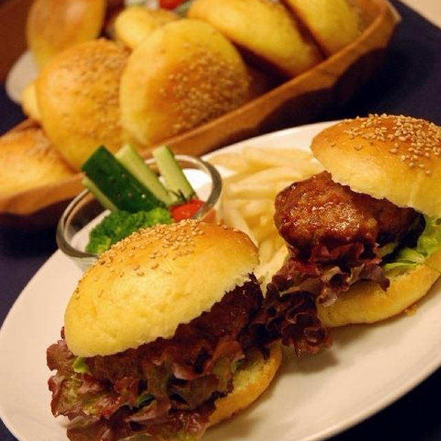 焼きたてブリオッシュパンでハンバーガー