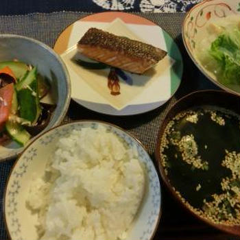 秋鮭の塩焼き、中華風和え物、白菜のサッと煮