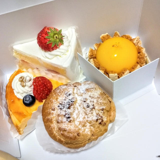 おやつ☆ケーキ屋さんへお散歩♪いろいろケーキを買っちゃった！