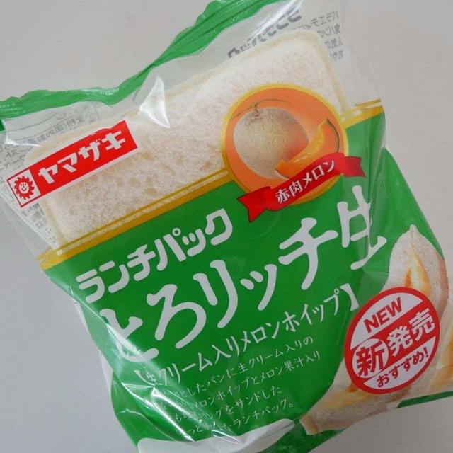 ランチパック、とろリッチ生・生クリーム入りメロンホイップ
