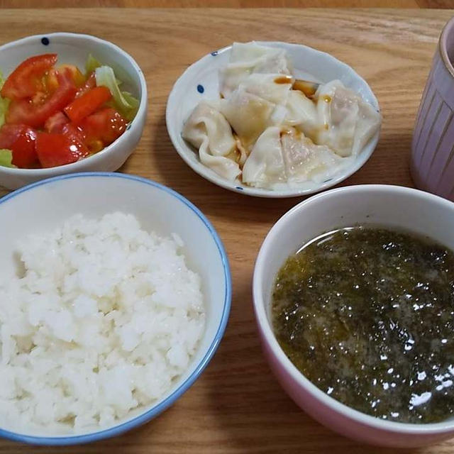 水餃子と焼ばら海苔の味噌汁
