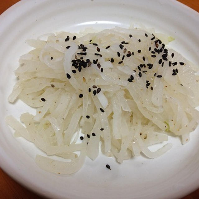 韓国料理：大根のナムル(무나물)