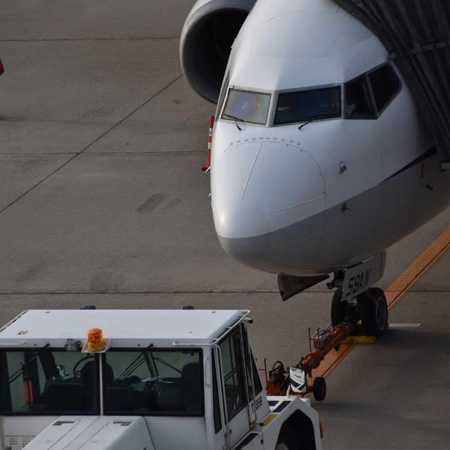 整備中飛行機