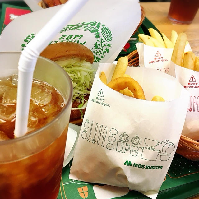 pm4:00のモスバーガー。オニオンリングが好きすぎて♡