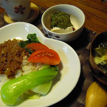 ジャージャー丼。